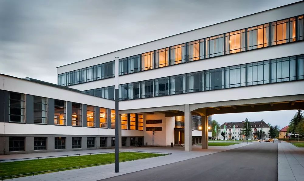 德國包浩斯校舍 The Bauhaus building in Dessau╱Walter Gropius