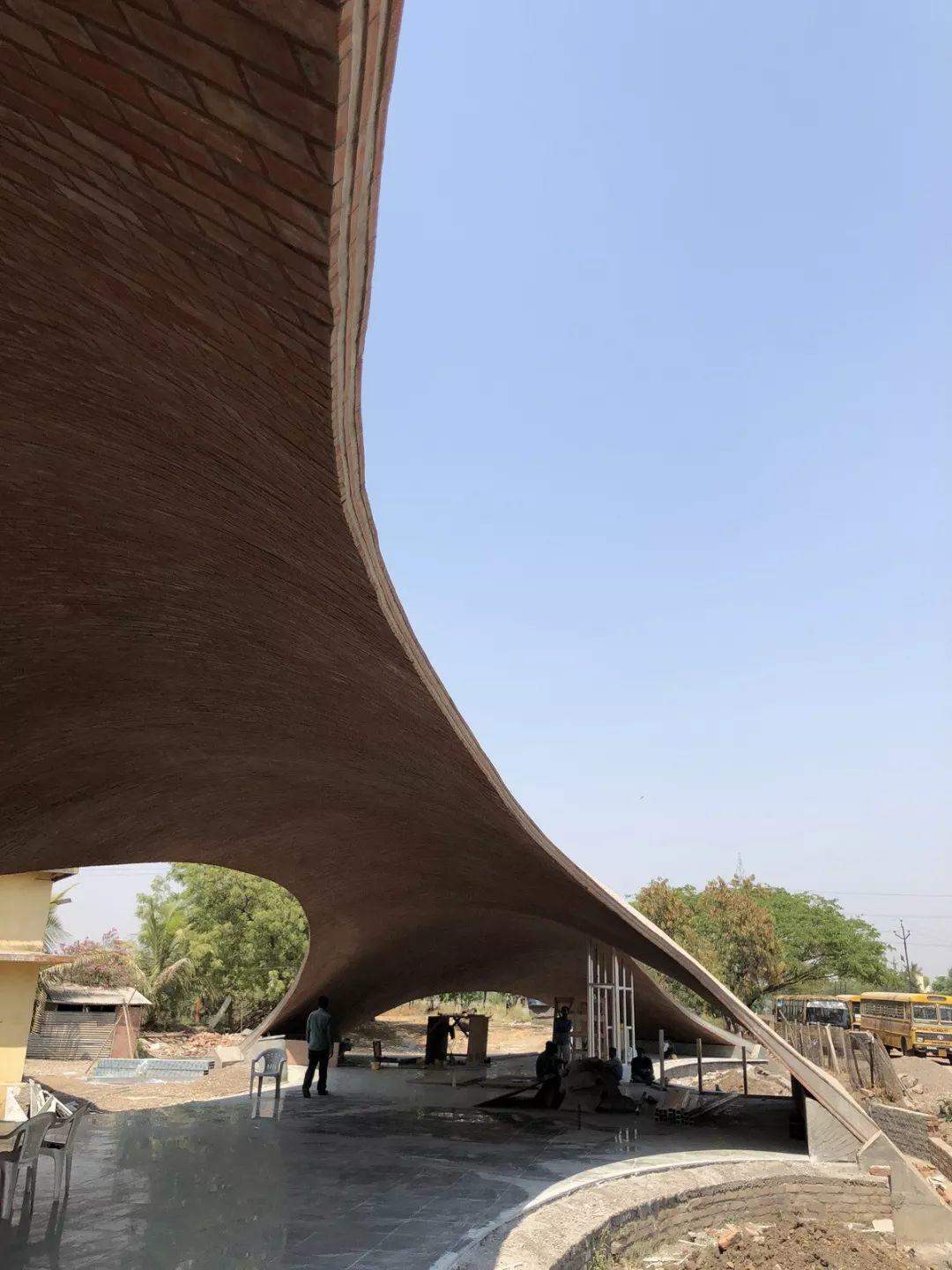 印度磚拱學校圖書館 磚造建築／Sameep Padora & Associates