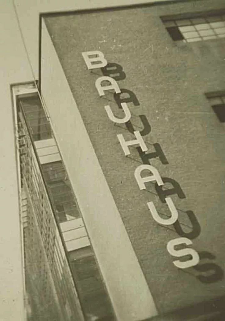老照片，德國包浩斯校舍 The Bauhaus building in Dessau╱Walter Gropius