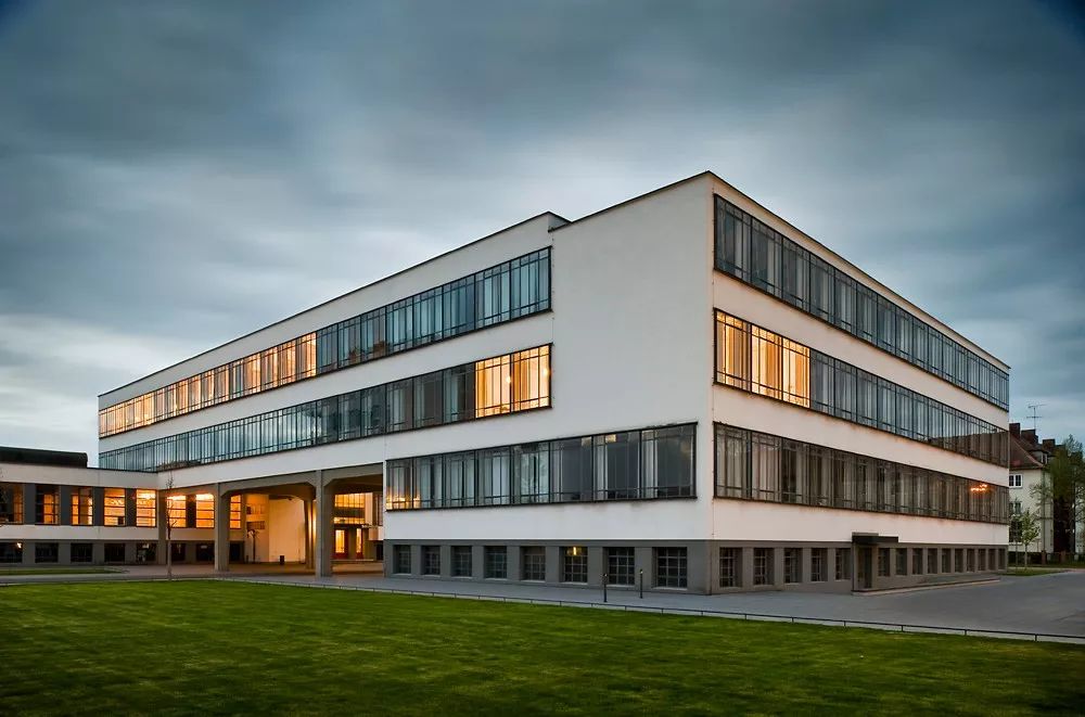 德國包浩斯校舍 The Bauhaus building in Dessau╱Walter Gropius
