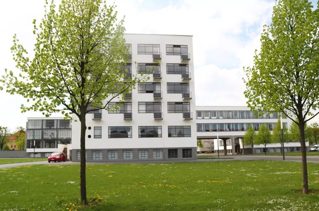 德國包浩斯校舍 The Bauhaus building in Dessau╱Walter Gropius