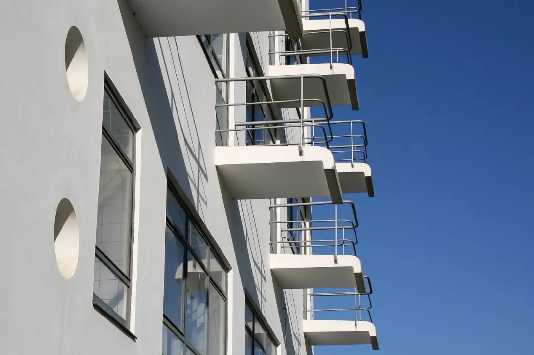 陽台，德國包浩斯校舍 The Bauhaus building in Dessau╱Walter Gropius