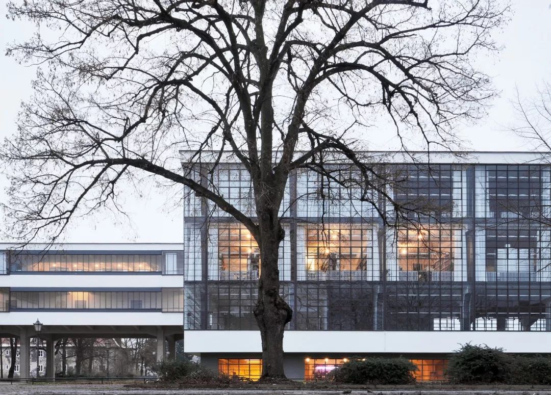 德國包浩斯校舍 The Bauhaus building in Dessau╱Walter Gropius