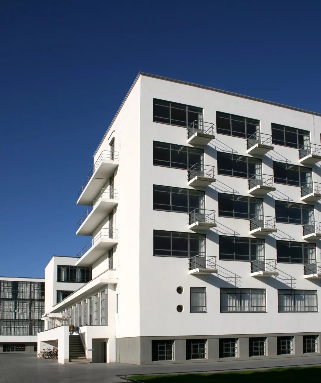 德國包浩斯校舍 The Bauhaus building in Dessau╱Walter Gropius