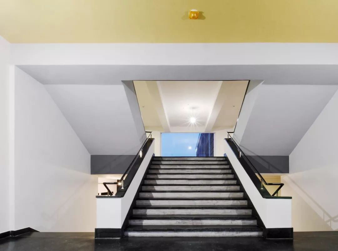 德國包浩斯校舍 The Bauhaus building in Dessau╱Walter Gropius