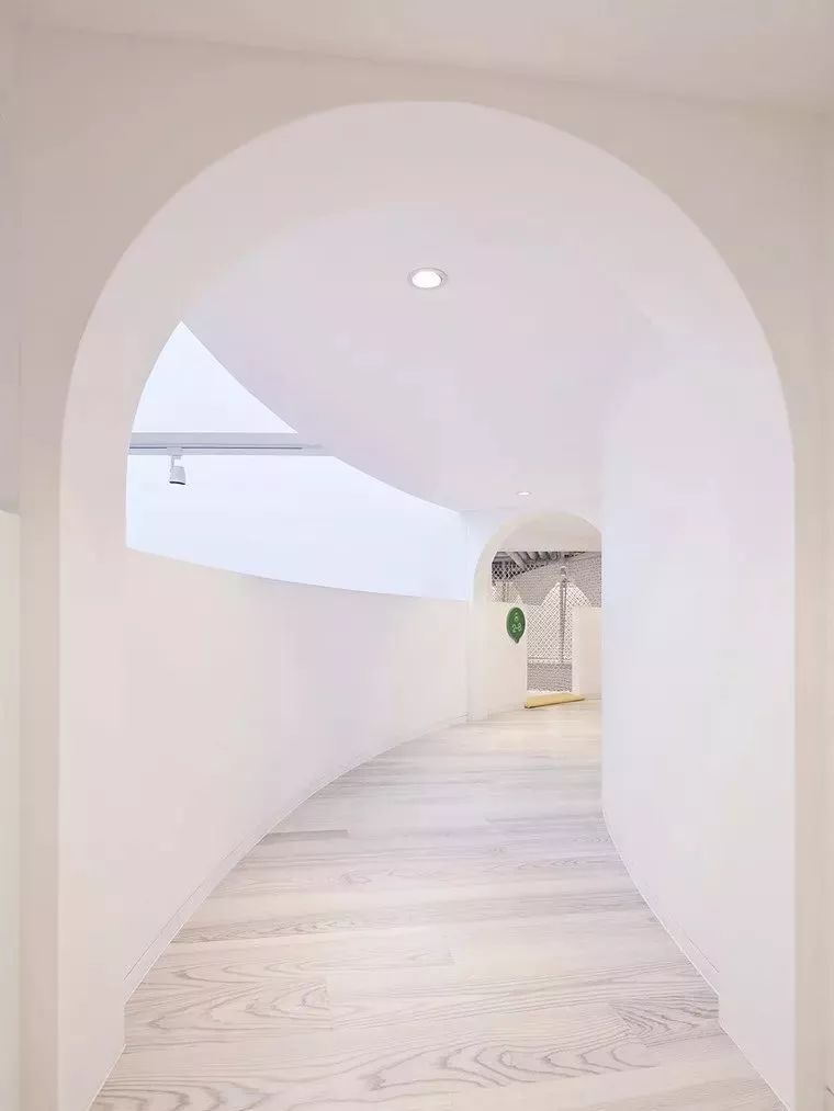 作品名稱：inKids with Line friends  作品位置：中國北京  設計單位：裕盛銀泰