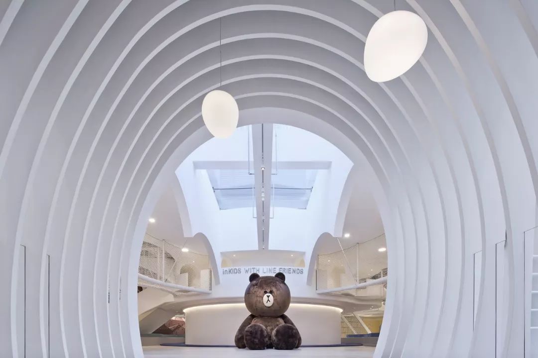 作品名稱：inKids with Line friends  作品位置：中國北京  設計單位：裕盛銀泰