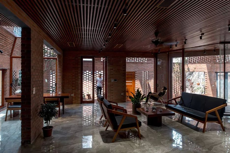 磚孔之屋/H&P Architects