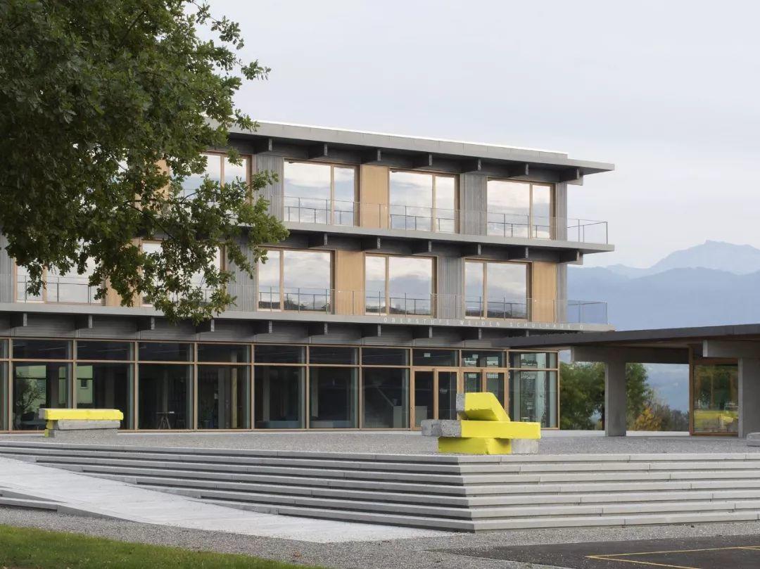 維登中學與體育館，Karamuk Kuo，2017，瑞士