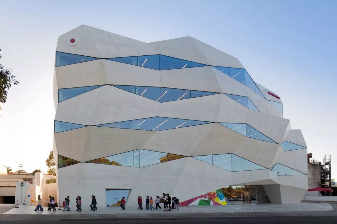 Portual Concrete House 葡萄牙混凝土建築 Porto Vodafone沃達豐總部大樓／Barbosa & Guimarães Architects