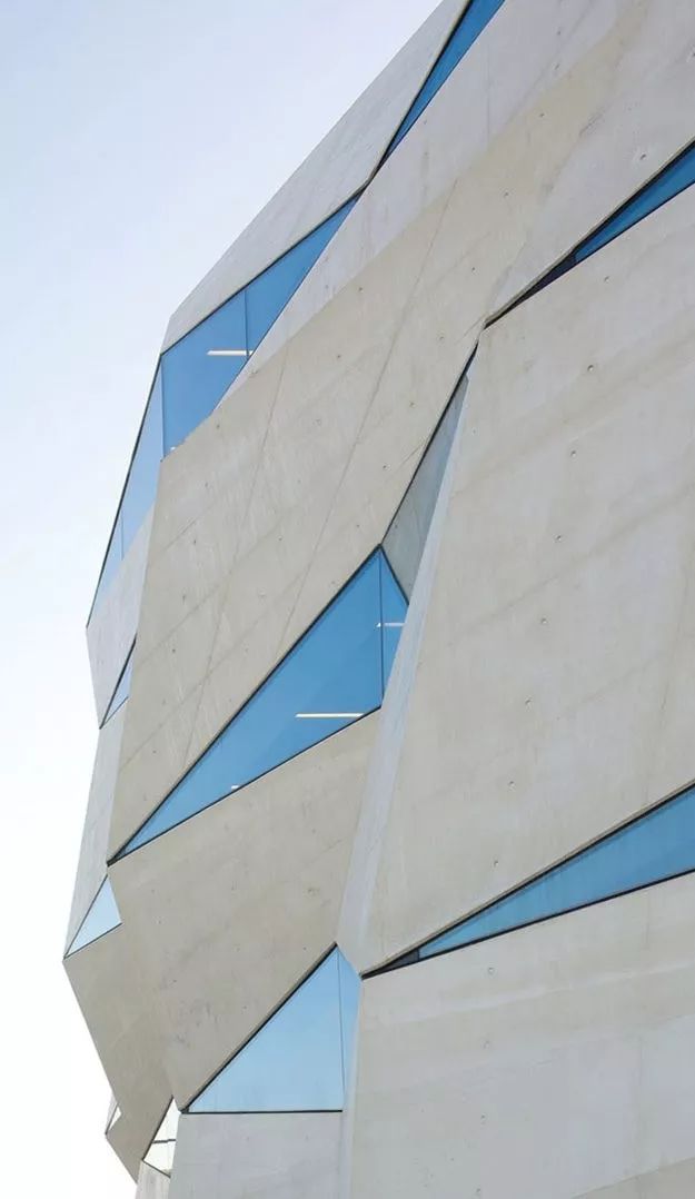 Portual Concrete House 葡萄牙混凝土建築 Vodafone沃達豐總部大樓／Barbosa & Guimarães Architects