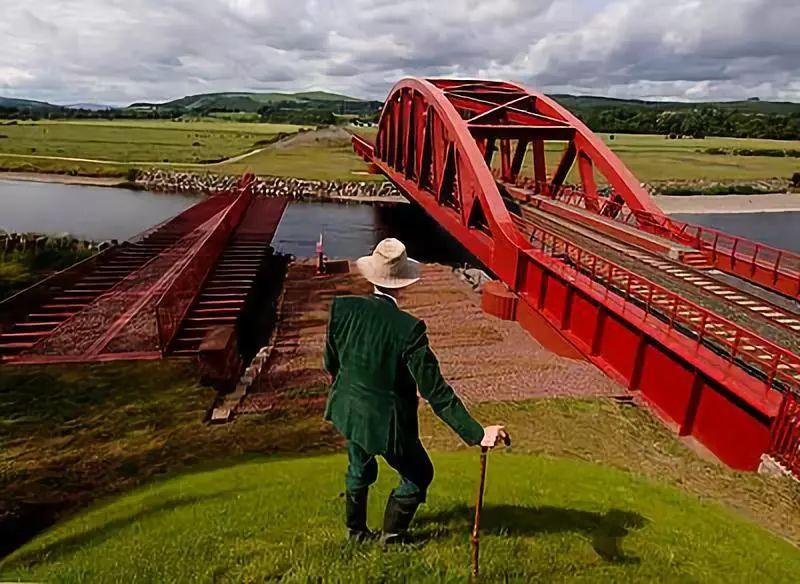 Charles Jencks 於2019年10月13日辭世