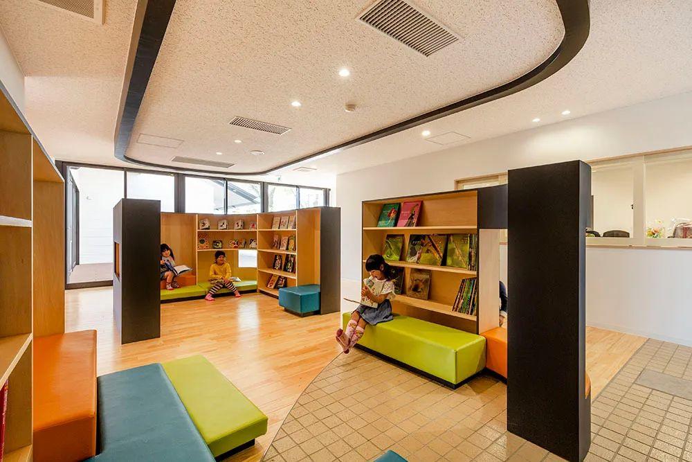 兒童閱讀空間,日本九州都城市 MRN幼兒園╱HIBINOSEKKEI 日比野設計 + Youji no Shiro