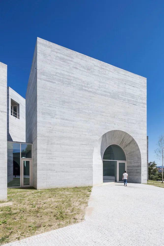 建築外觀,葡萄牙羅馬樣式演繹中心Centro de Interpretação do Românico╱spaceworkers