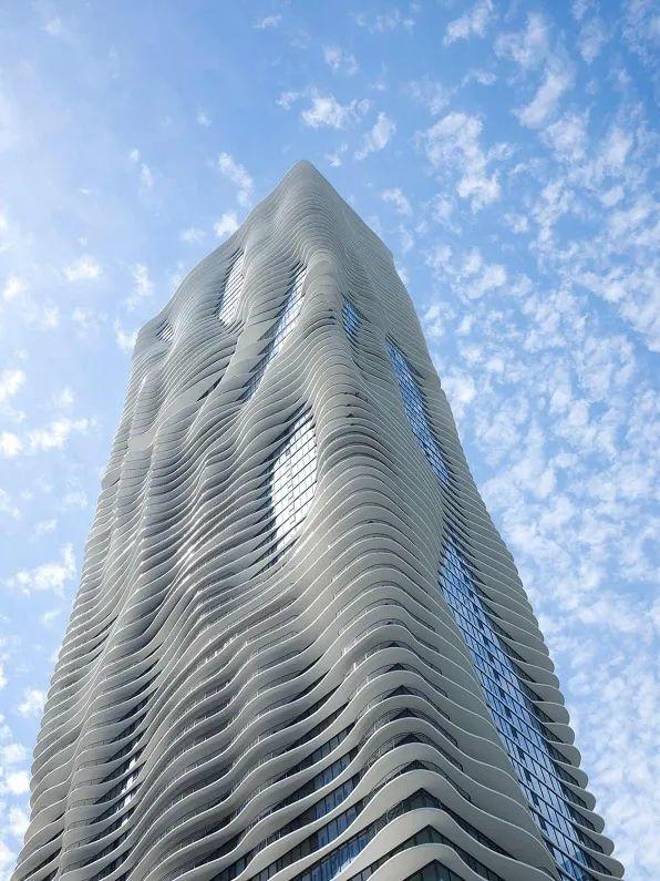Aqua Tower 摩天水樓