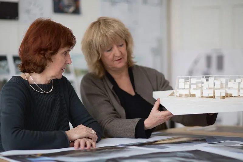 2020年普立茲克建築獎得主Yvonne Farrell和Shelley McNamara