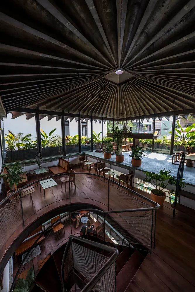 老房改裝的咖啡廳，越南峴港市Namra Coffee╱D1 Architectural Studio