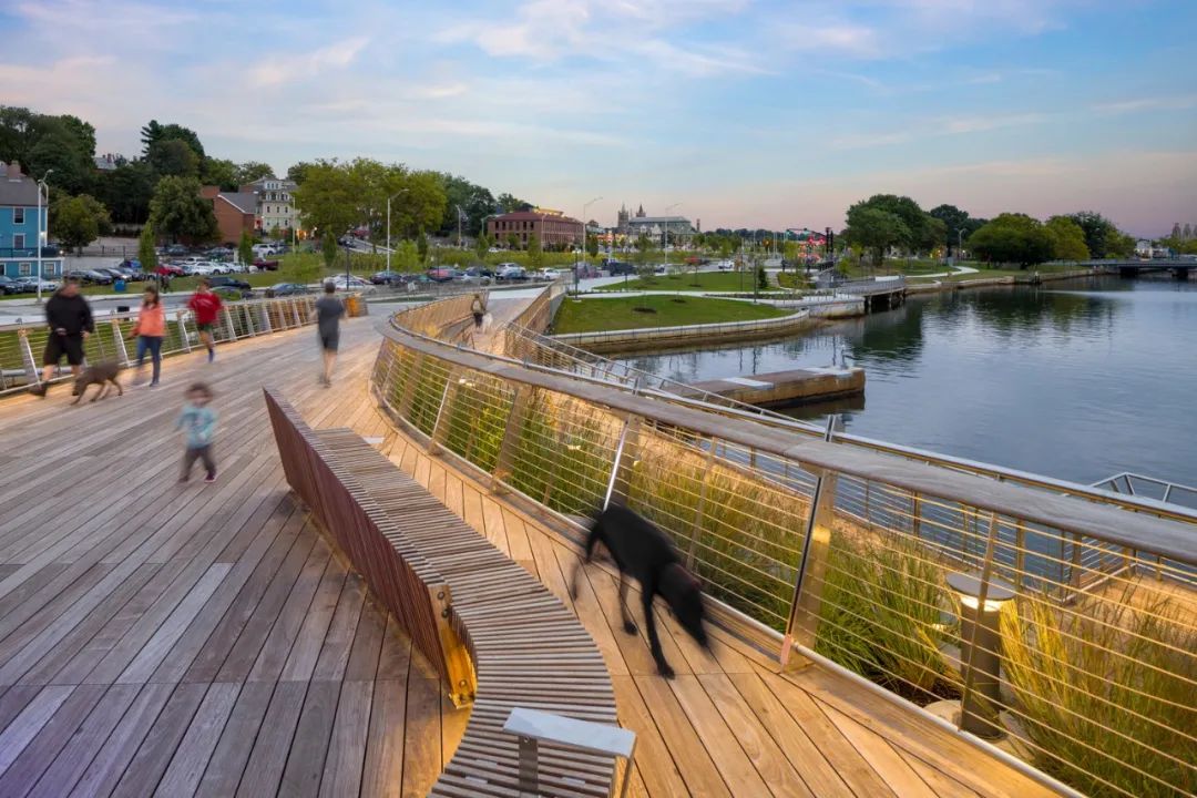 彎曲人行步橋,將被切斷的串連城市空間的景觀人行步橋╱Buro Happold + inFORM Studio 彎曲人行步橋,將被切斷的串連城市空間的景觀人行步橋╱Buro Happold + inFORM Studio