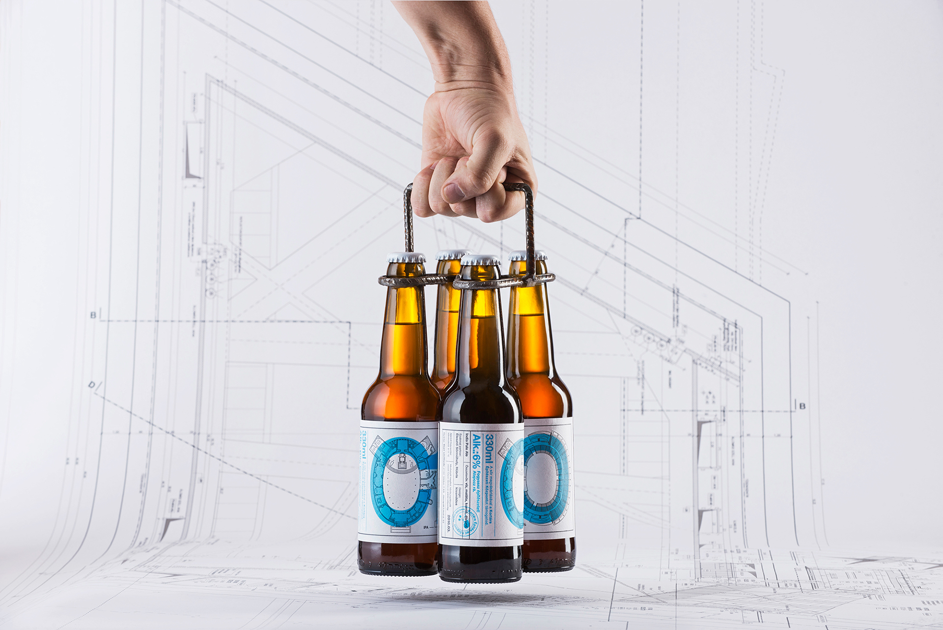 C10專屬「建築師」的啤酒 用鋼筋架拎起C10啤酒,就很有感覺呀!