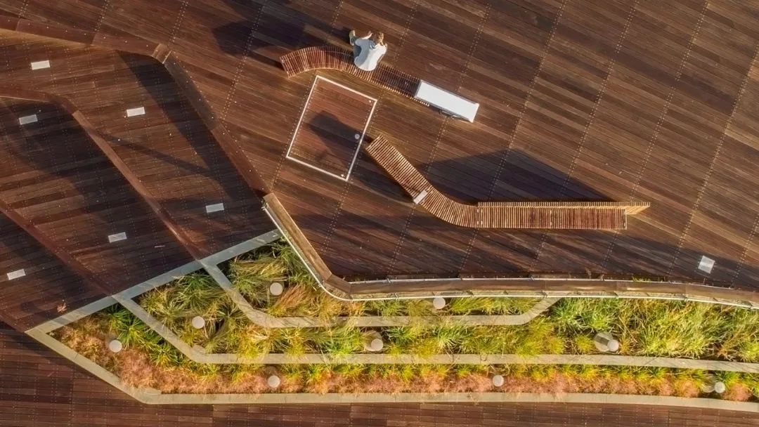 彎曲人行步橋，將被切斷的串連城市空間的景觀人行步橋╱Buro Happold ＋ inFORM Studio