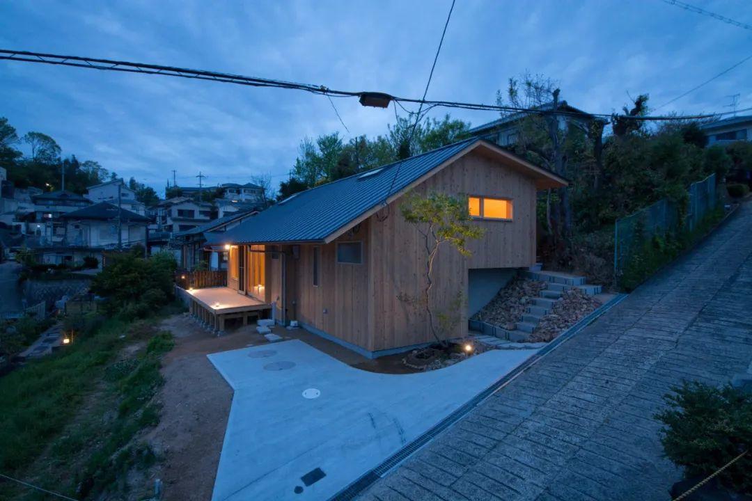 夜間外觀 日本木構造住宅,奈良縣東生駒の家╱atelier thu