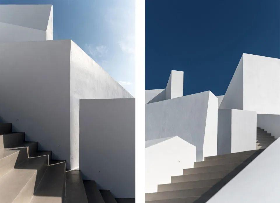 中央樓梯猶如一道貫穿建築的「裂縫」 ©Giorgos Sfakianakis greece 希臘聖托里尼島 Saint Legendary Suites Spa╱Kapsimalis Architects