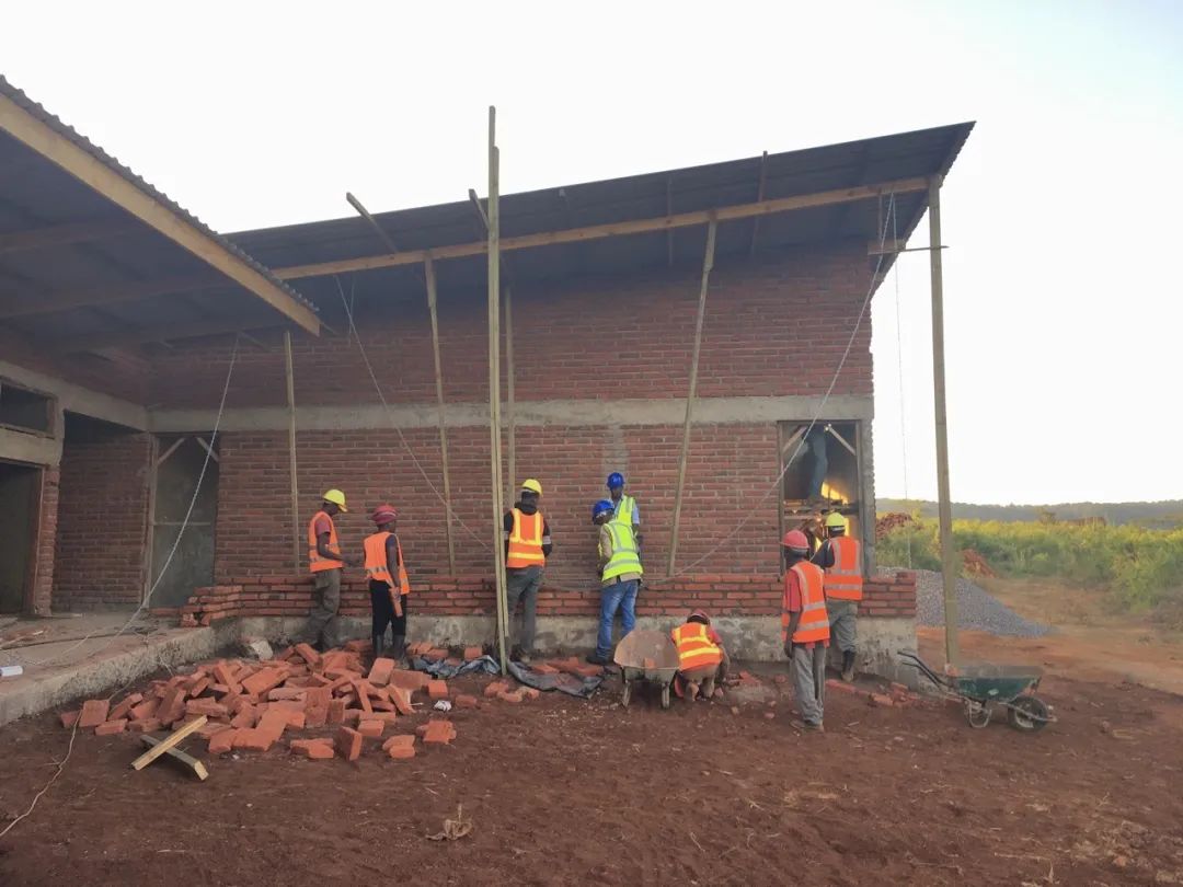 非洲坦尚尼亞學校建築，Black Rhino Academy 黑犀牛學院╱NLE ＋ Kunle Adeyemi