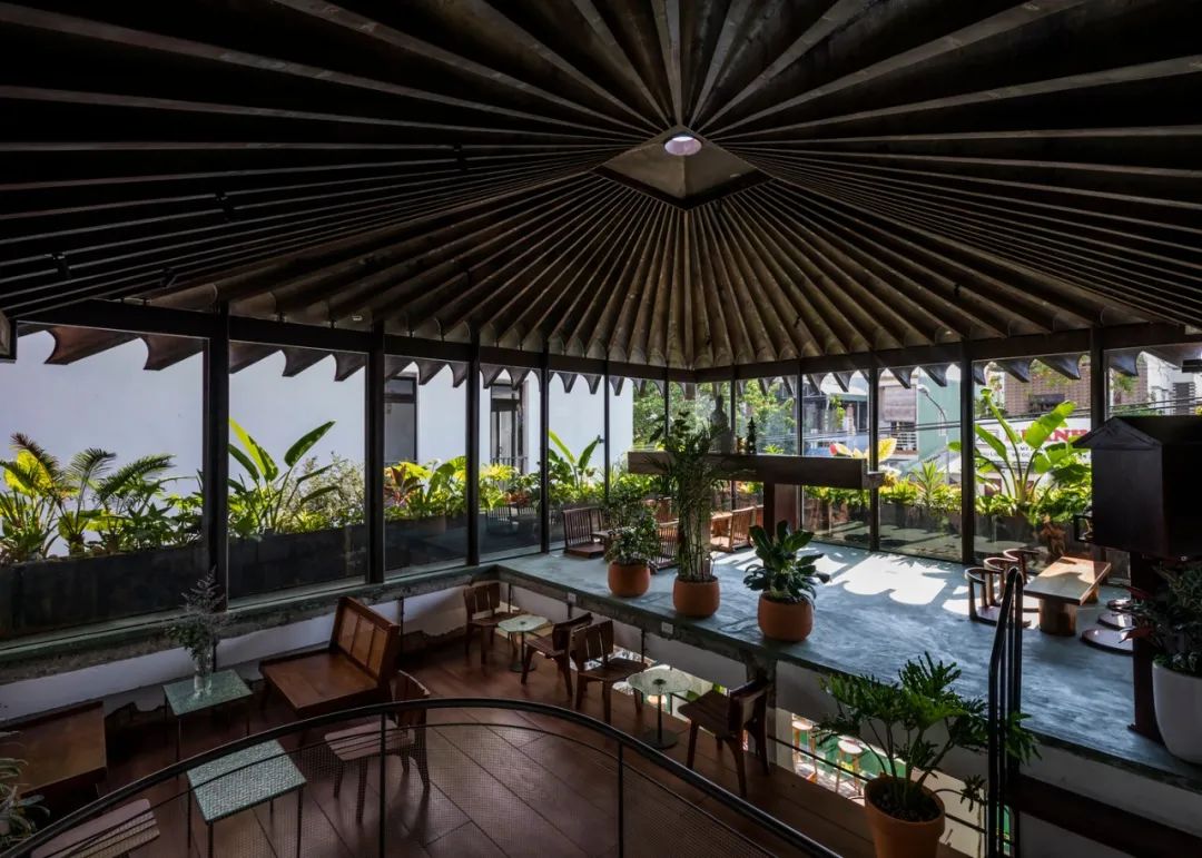 老房改裝的咖啡廳，越南峴港市Namra Coffee╱D1 Architectural Studio