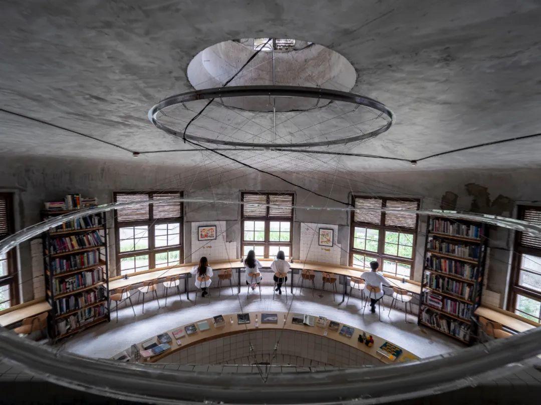 澡堂改造的「不只是圖書館」，由柏成設計操刀© 李國民
