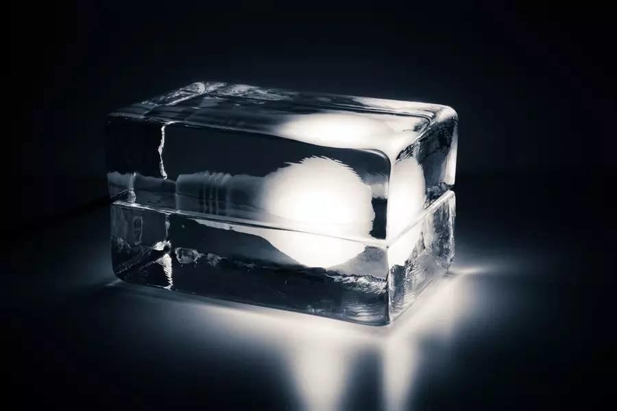 芬蘭設計師Harri Koskine 的經典設計燈具：Block Lamp 冰塊燈