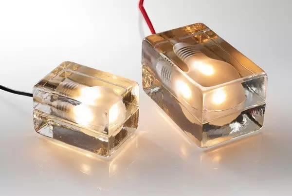 芬蘭設計師Harri Koskine 的經典設計燈具：Block Lamp 冰塊燈