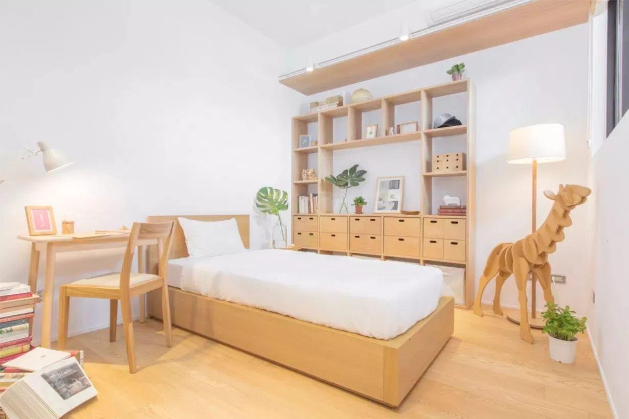 MUJI 簡潔明亮的兒童臥房，滿足基本的收納需求。