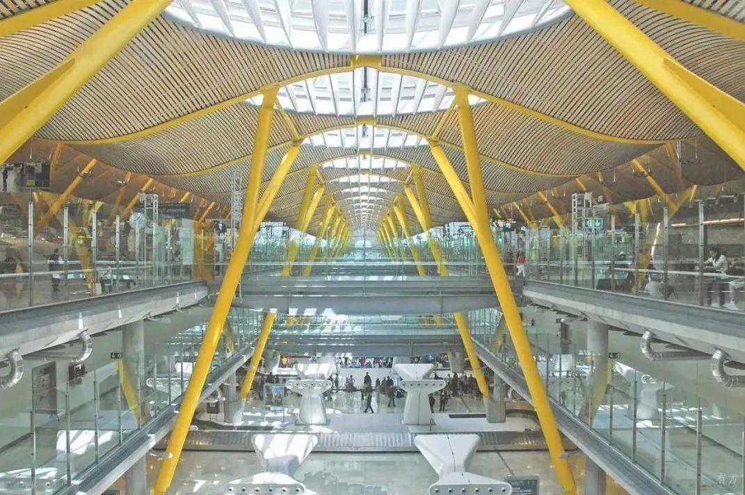 馬德里巴拉哈斯機場 Terminal 4, Barajas Airport╱Rogers Stirk Harbour + Partners