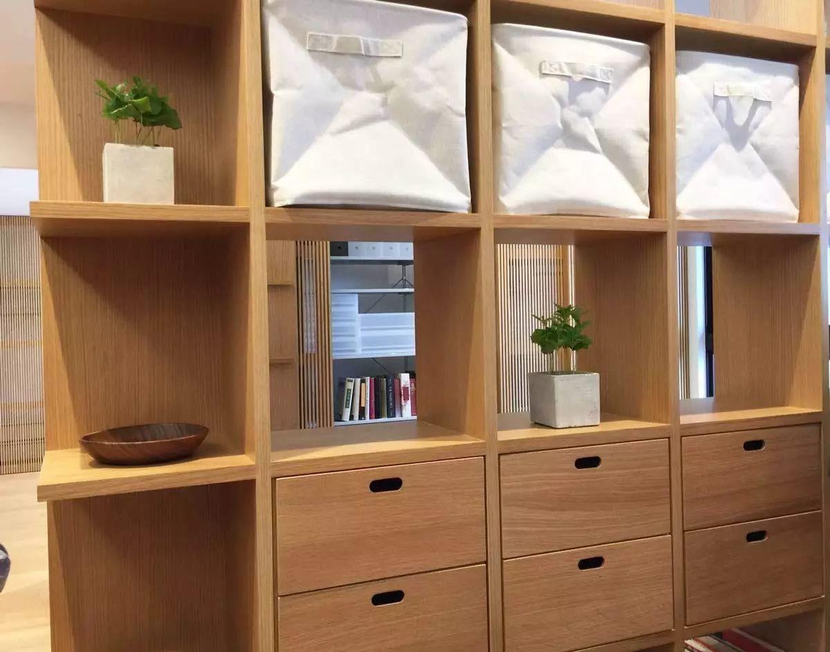 MUJI特製方格牆設計，提供更完善的收納機能。