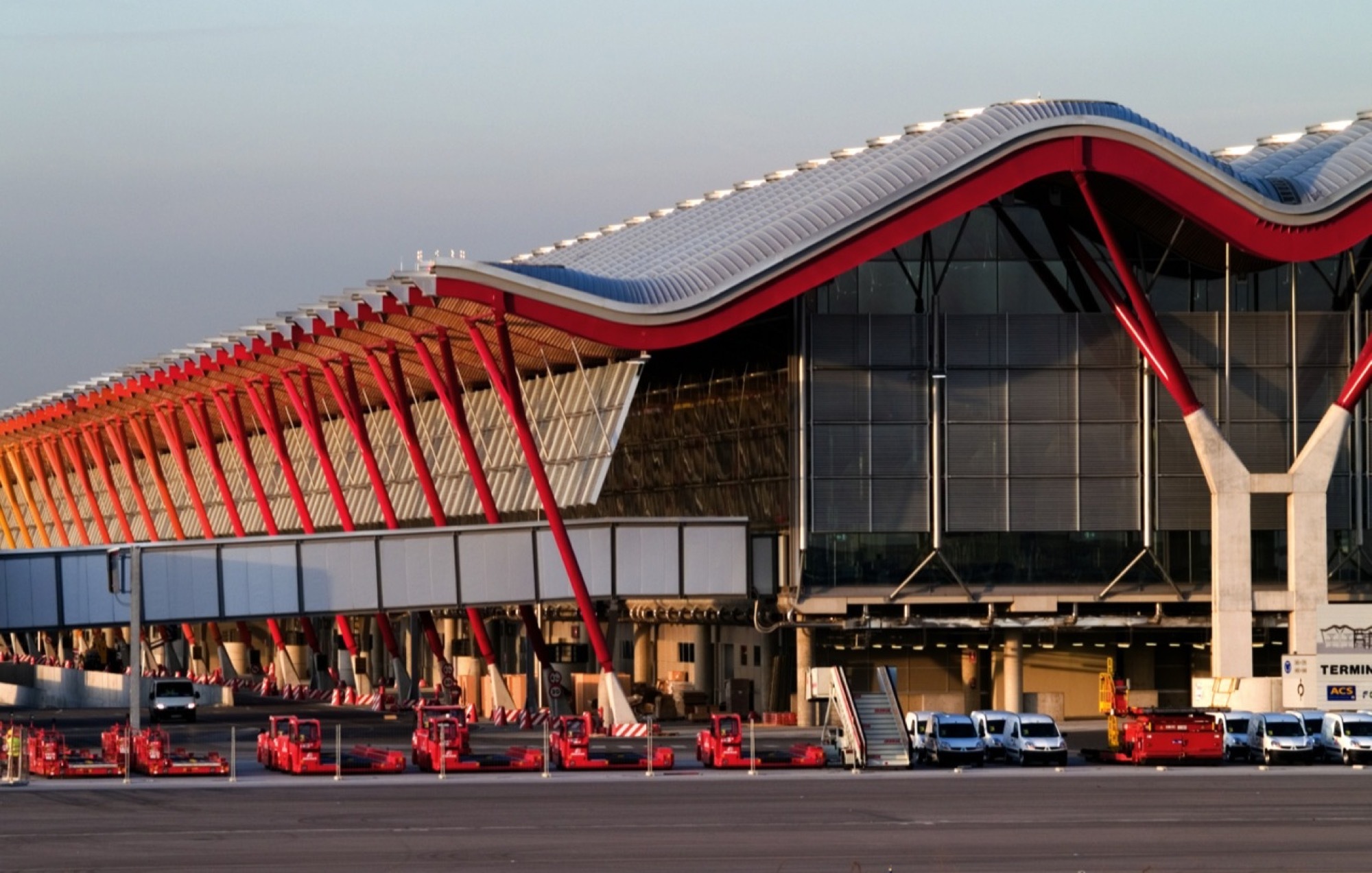 馬德里巴拉哈斯機場 Terminal 4, Barajas Airport╱Rogers Stirk Harbour + Partners