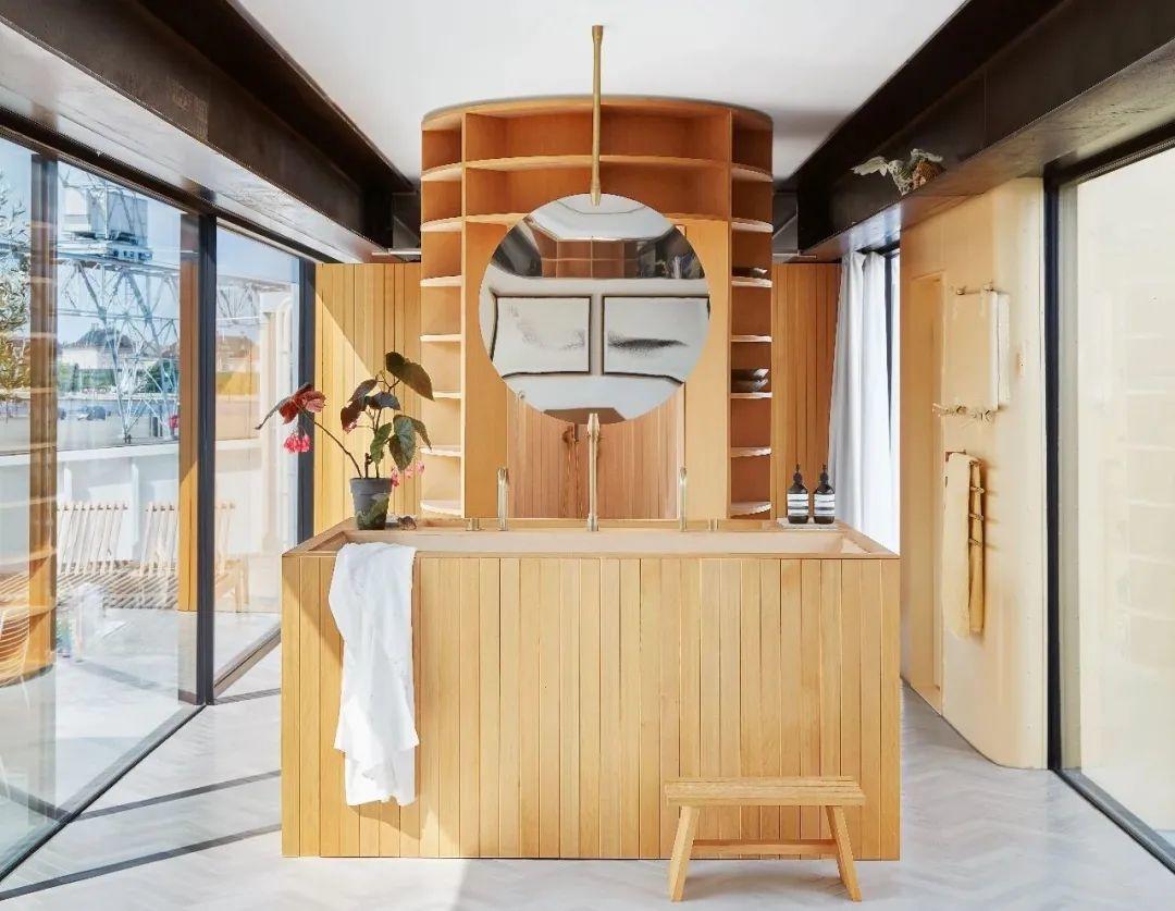 Bjarke Ingels 與他在「SS Ingels」遊艇上的家