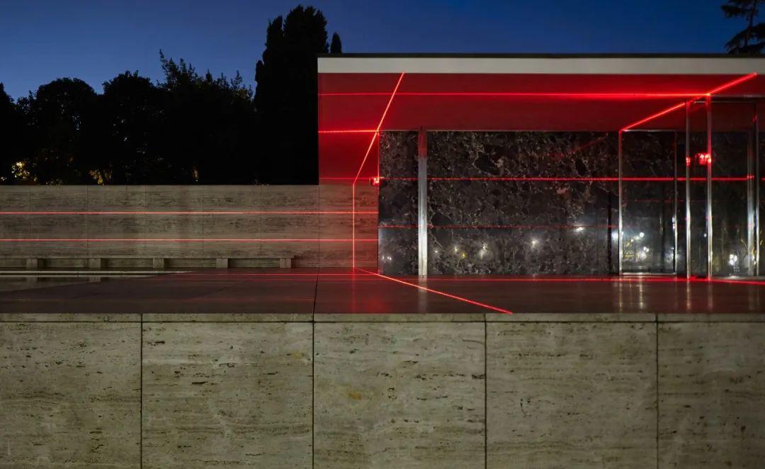  巴塞隆納德國館藝術裝置 Barcelona Pavilion Art Installation