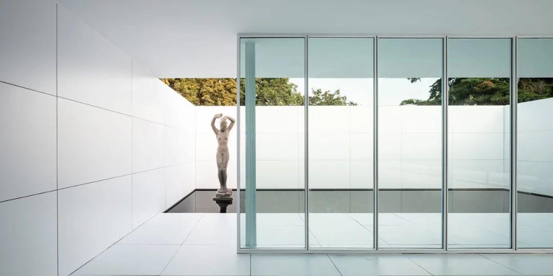  巴塞隆納德國館藝術裝置 Barcelona Pavilion Art Installation