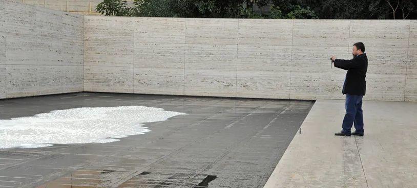 牛奶與咖啡水池／艾未未 Ai Weiwei 巴塞隆納德國館藝術裝置 Barcelona Pavilion Art Installation