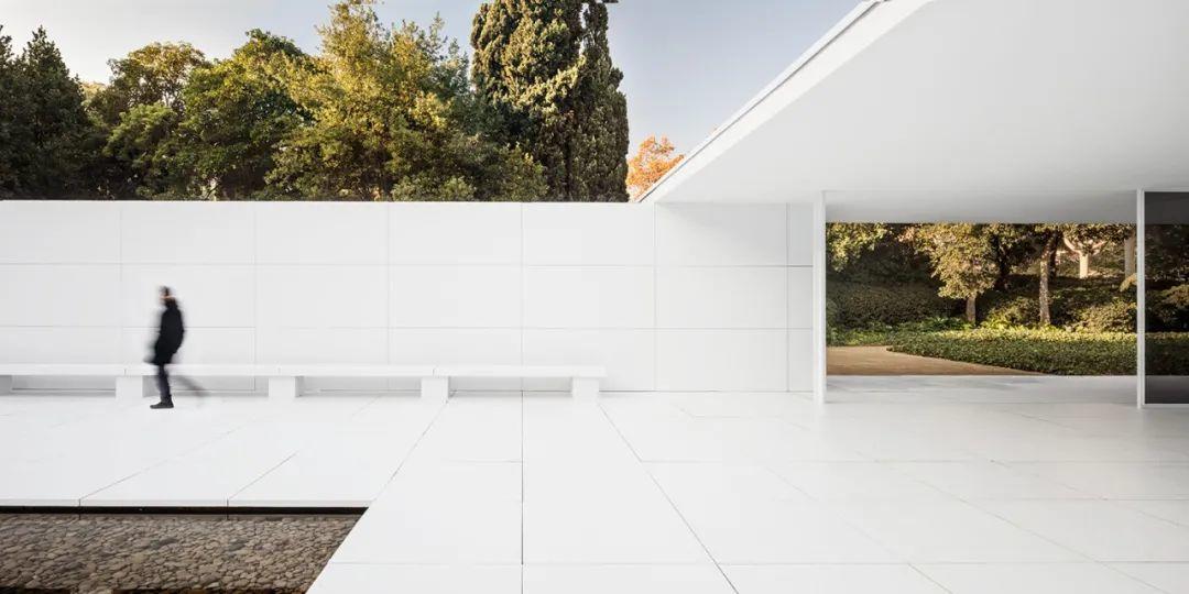  巴塞隆納德國館藝術裝置 Barcelona Pavilion Art Installation