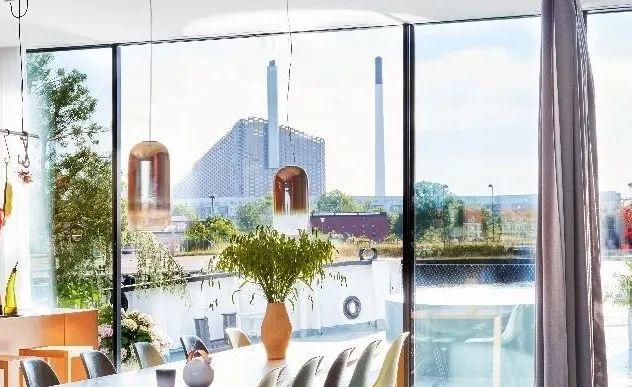 Bjarke Ingels 與他在「SS Ingels」遊艇上的家