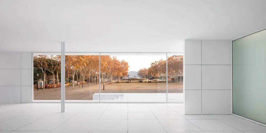  巴塞隆納德國館藝術裝置 Barcelona Pavilion Art Installation