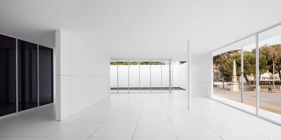  巴塞隆納德國館藝術裝置 Barcelona Pavilion Art Installation