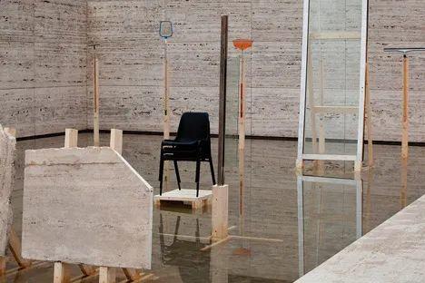  巴塞隆納德國館藝術裝置 Barcelona Pavilion Art Installation