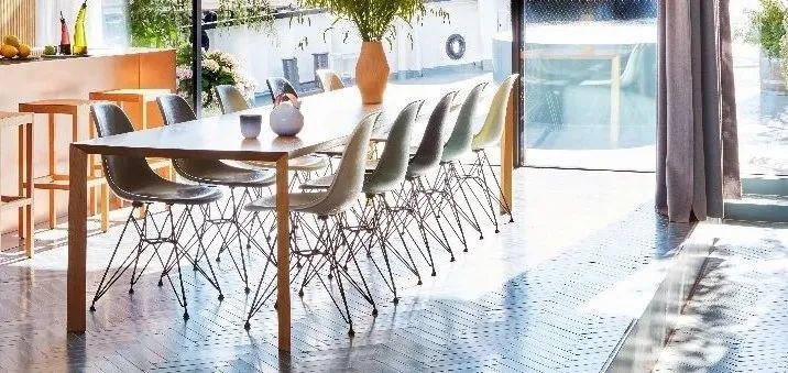 Bjarke Ingels 與他在「SS Ingels」遊艇上的家