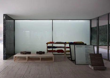  巴塞隆納德國館藝術裝置 Barcelona Pavilion Art Installation