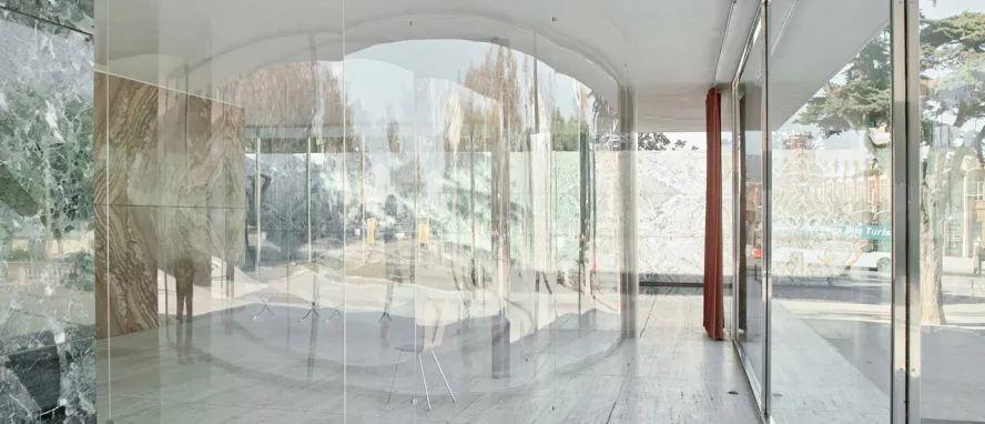  巴塞隆納德國館藝術裝置 Barcelona Pavilion Art Installation
