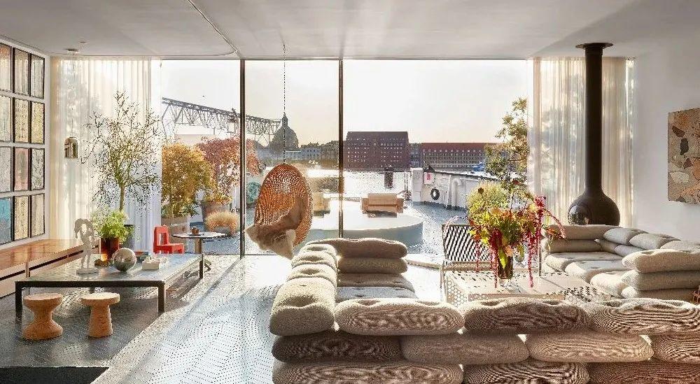 Bjarke Ingels 與他在「SS Ingels」遊艇上的家