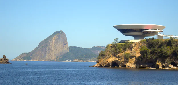 里約熱內盧的Mac de Niteroi博物館 © Wikimedia