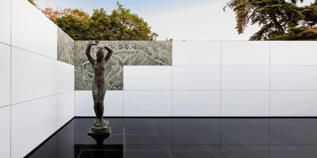  巴塞隆納德國館藝術裝置 Barcelona Pavilion Art Installation